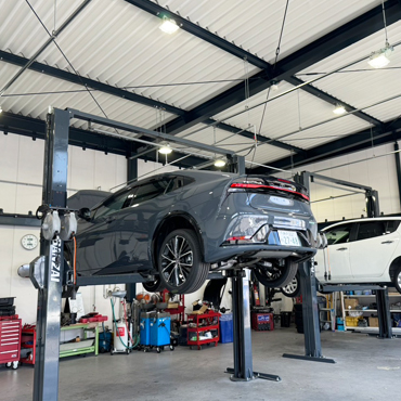 車検なら格安中古車専門店 R-1 GARAGE